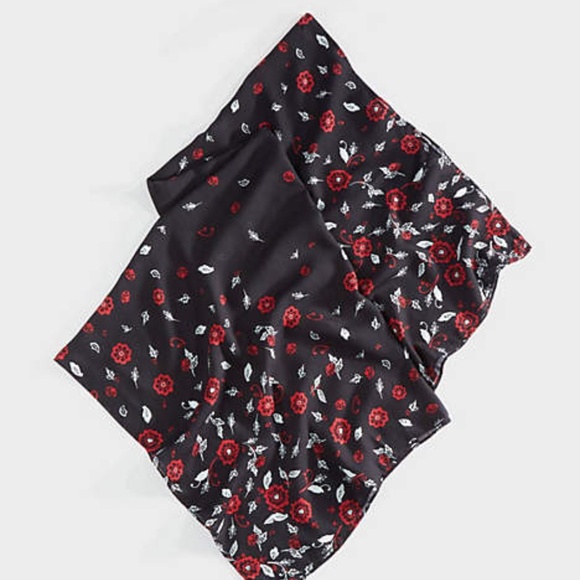 J.Jill NEW VERY BEAUTIFUL SILK BLEND FLORAL SQUARE SCARF NWT - Picture 4 of 5